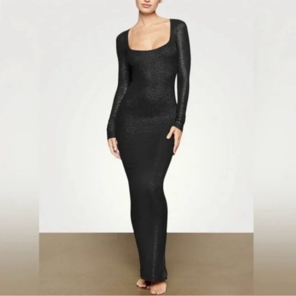 SKIMS Shimmer Foil Maxi Onyx